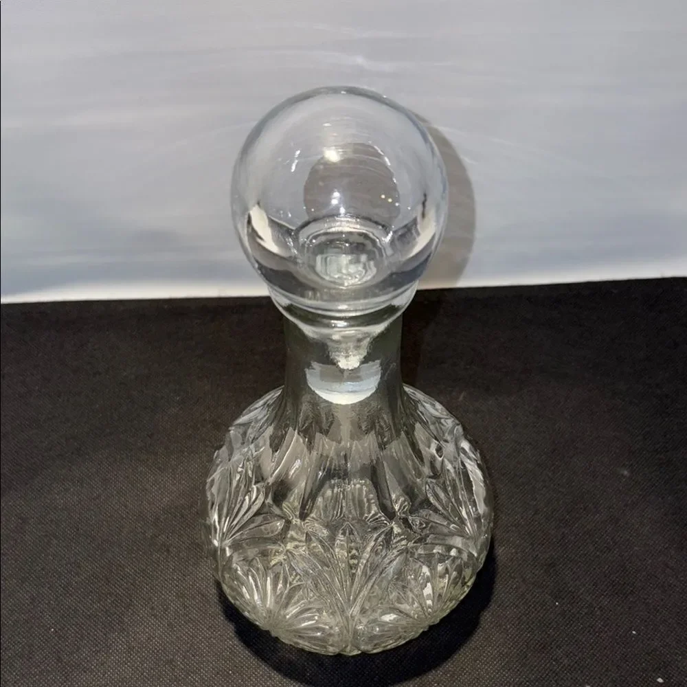 Elegant Clear Glass Decanter